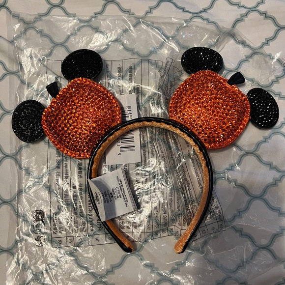 Bedazzled Disneyland, Mickey ears Halloween - Picture 3 of 4